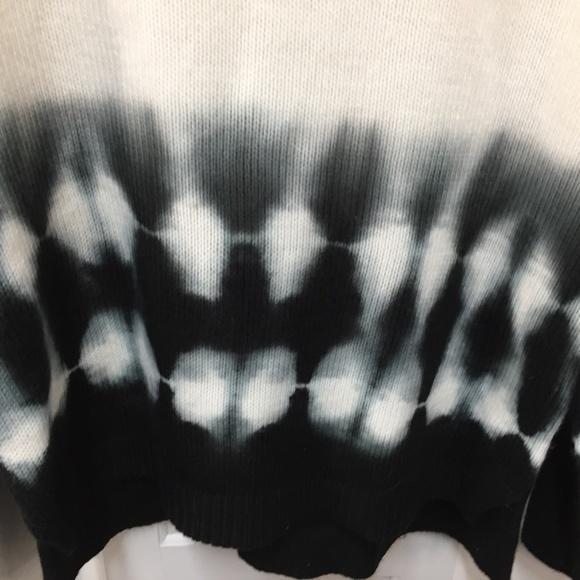 Simply Vera Tie Dye Pullover Long Sleeve Sweater - Picture 5 of 16